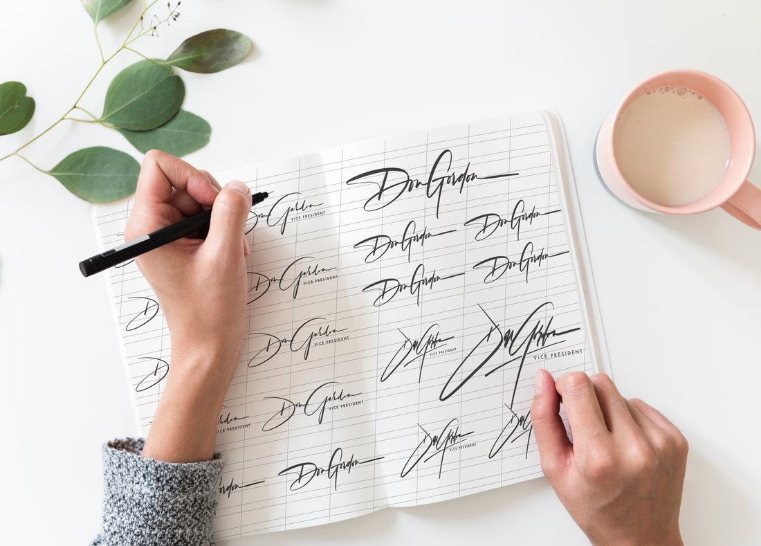 Entdecken Sie einzigartige und personalisierte Ideen für eine handschriftliche Unterschrift für Ihren Namen. Erstellen Sie ein individuelles Unterschriftslogo und hinterlassen Sie noch heute Ihr Zeichen mit Artlogo.